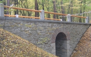 Obklad mostu lomovým kamenem